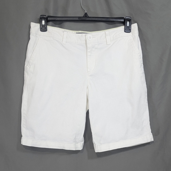 Eddie Bauer White Slightly Curvy Fit 10" Chino Shorts - Size 10 Womens - Picture 1 of 7